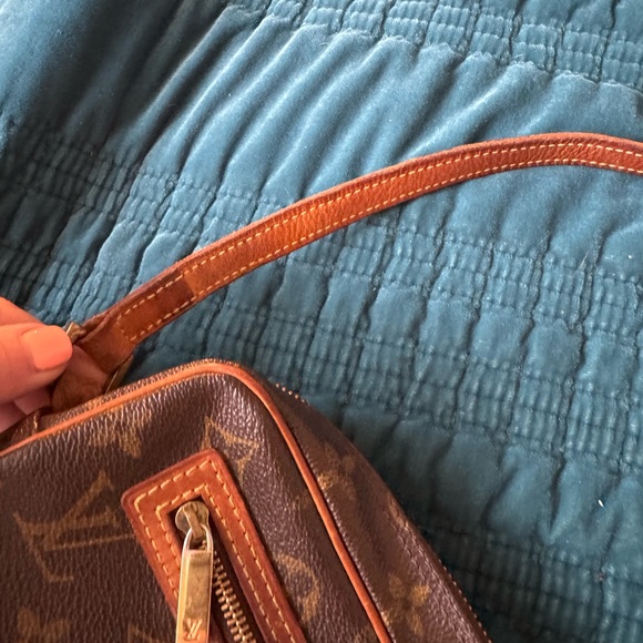 Authentic Louis Vuitton - Picture 7 of 10